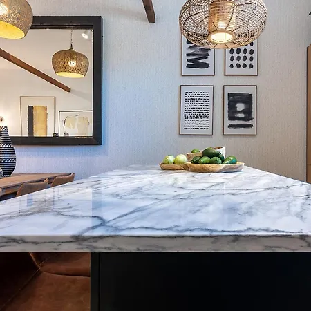 House Close To Lisbon * カレガド