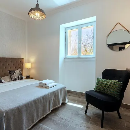 別荘 House Close To Lisbon カレガド